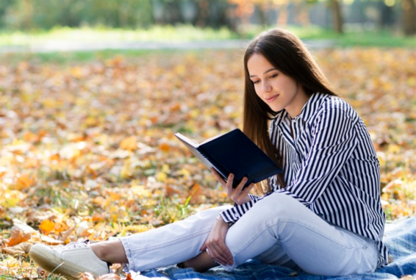 読書が趣味の女性